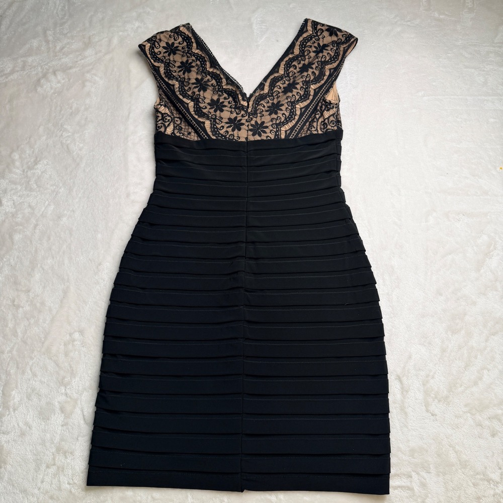 Adrianna Papell Petite Black Lace Bandage Cocktail Dress 8P Stretchy V-Neck, - Picture 3 of 9